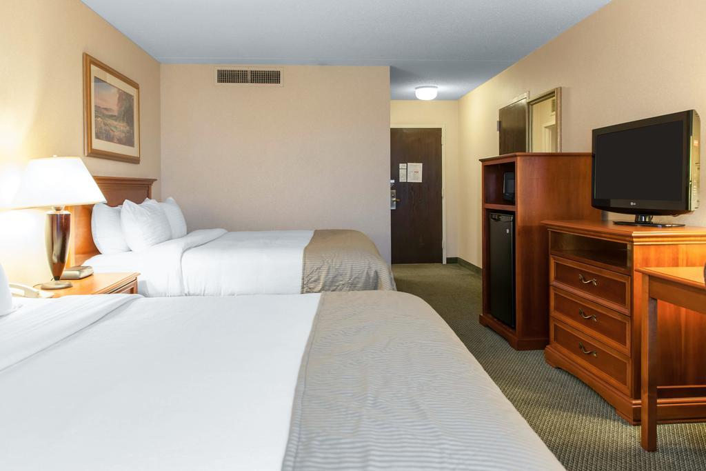 Clarion Hotel And Conference Center Columbus Room photo